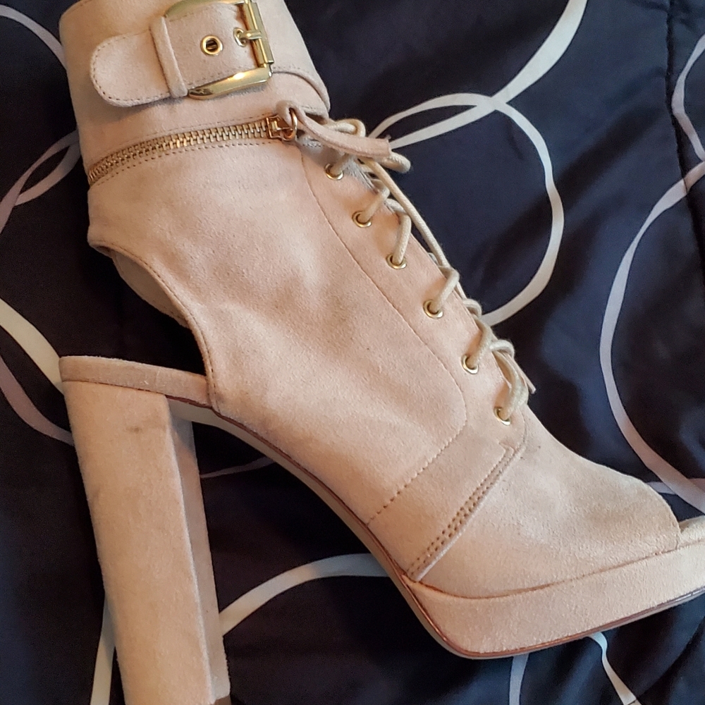 High heel shoe